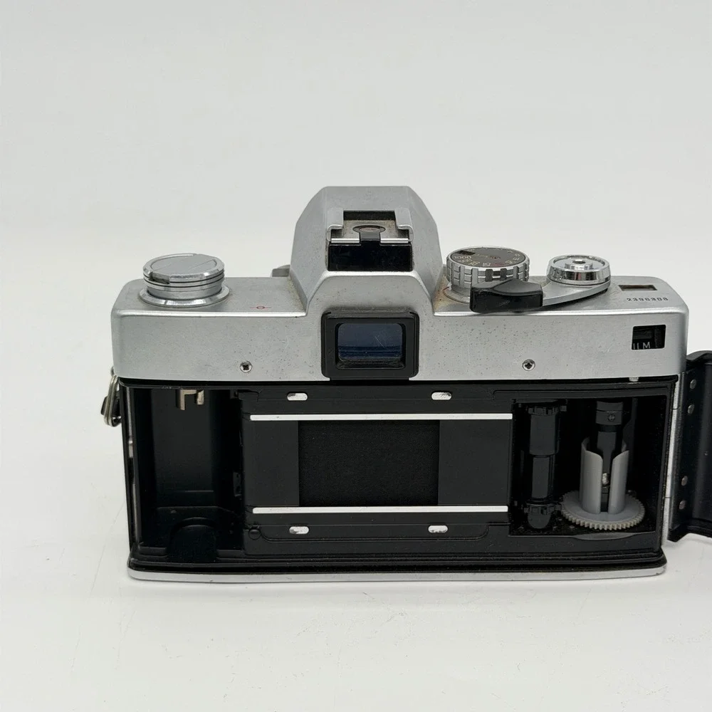 Minolta SRT 202 35mm SLR Film Camera Body Silver Black Vintage 2396308